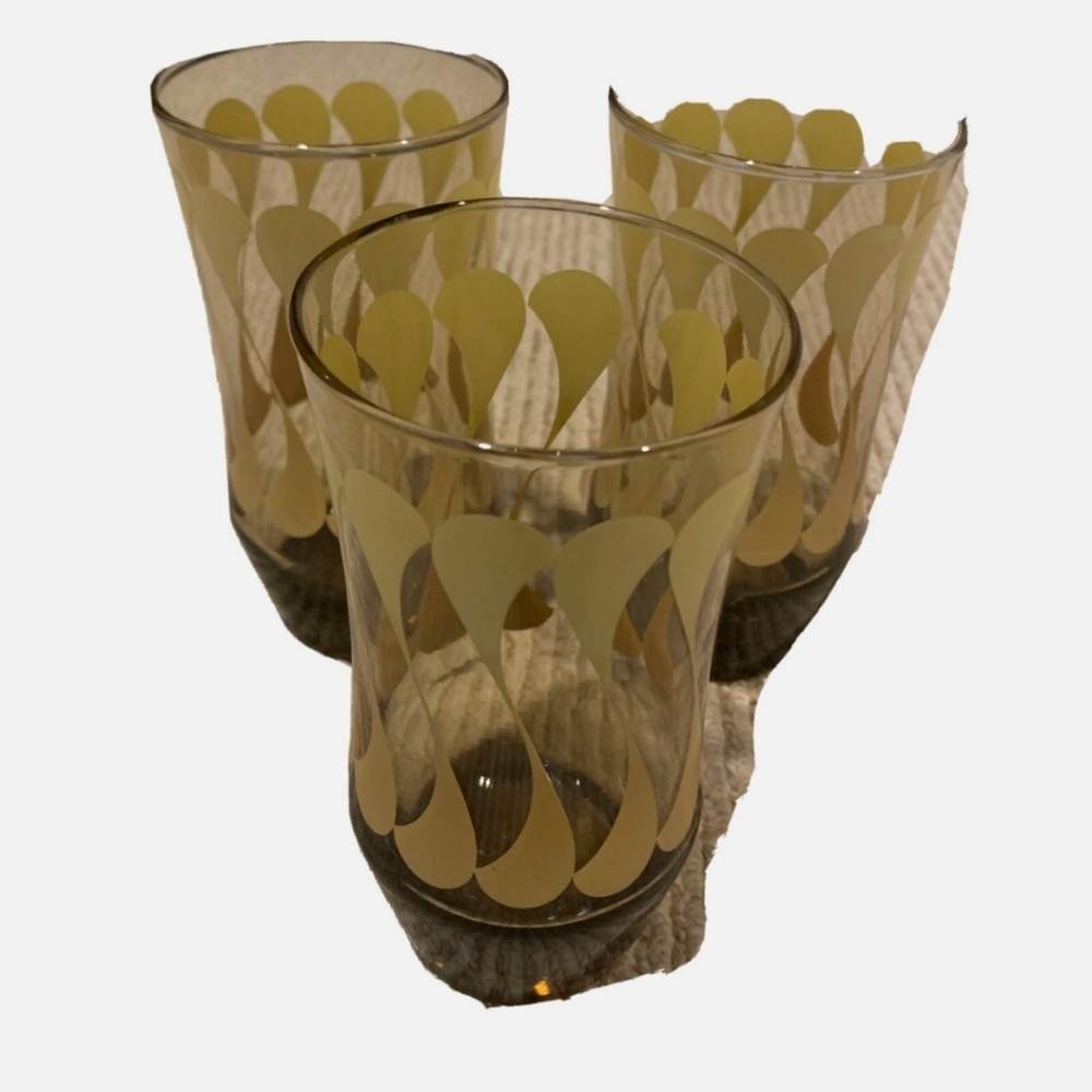 Elegant Gold Patterned Glass Tumblers